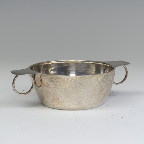 62 - An Edwardian silver quaich style two handled Bowl, by Reid & Sons Ltd., hallmarked She... 