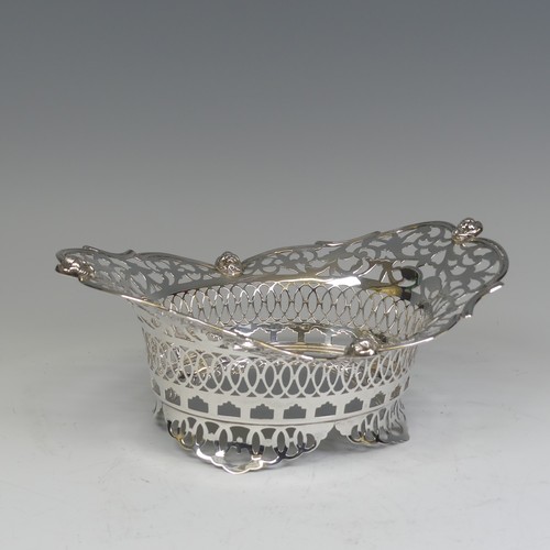 27 - An Edwardian silver pierced Basket, by Sibray, Hall & Co Ltd., hallmarked London 1908, of oval f... 