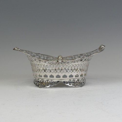 27 - An Edwardian silver pierced Basket, by Sibray, Hall & Co Ltd., hallmarked London 1908, of oval f... 