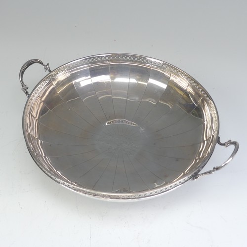 47 - A George V silver two-handled Tazza, by William Hutton & Sons Ltd., hallmarked Sheffield, 1927,o... 