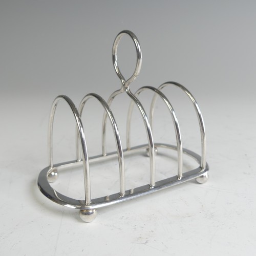 81 - A late Victorian silver five bar Toast Rack, by Hukin & Heath, hallmarked London 1900, 10cm long... 