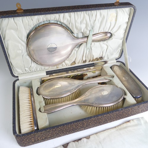 103 - A cased George V silver backed Dressing Table Set, by Daniel Manufacturing Company, hallmarked Birmi... 