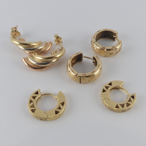 322 - A pair of 14ct tri-colour gold Ear Studs, together with two pairs of 14ct yellow gold hoop earrings,... 