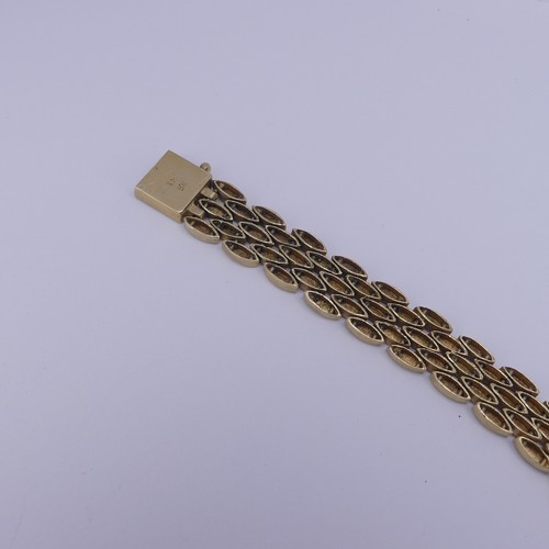 285 - A 14ct yellow gold Bracelet, with flexible navette shaped brick links, marked on the box snap 14k an... 