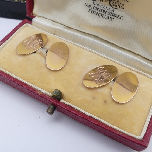 359 - A cased pair of 9ct yellow gold oval Cufflinks, the fronts initialled, 4.7g, together with a cased s... 