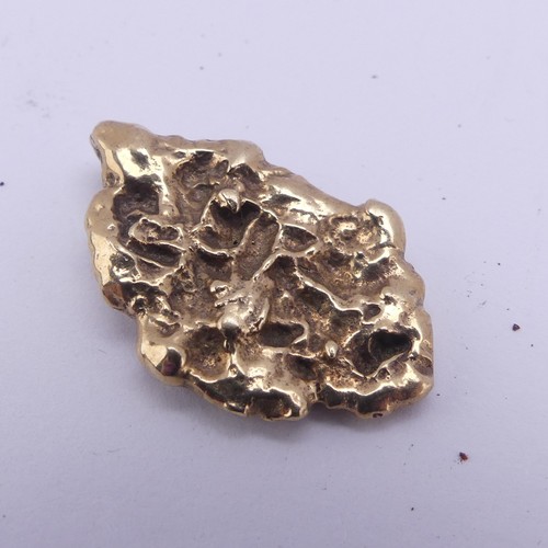 256 - A 9ct yellow gold 'Nugget' Ingot Pendant, hallmarked London 1977, 2.8cm long, 8.4g.