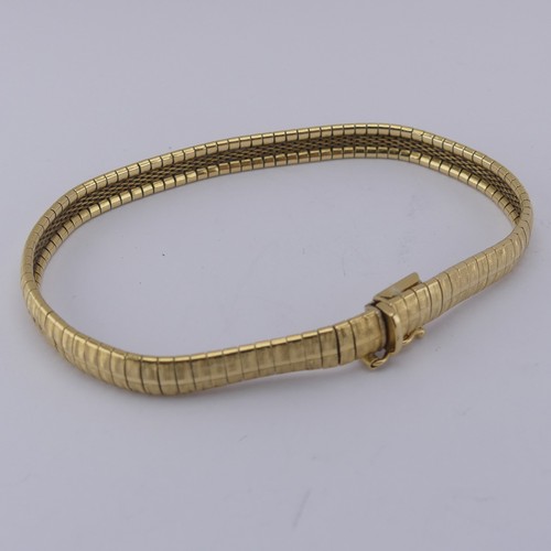 288 - An 18ct yellow gold flexible link Bracelet, with textured decoration, integral snap, 19cm long, 5.8m... 