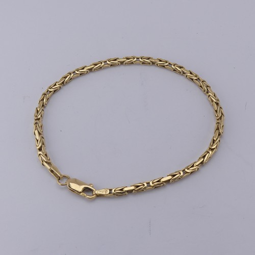 290 - An 18ct yellow gold Bracelet, the fancy links 2.6mm wide, total length 19.5cm, 10.3g.... 