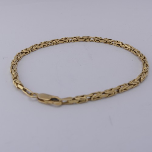 290 - An 18ct yellow gold Bracelet, the fancy links 2.6mm wide, total length 19.5cm, 10.3g.... 