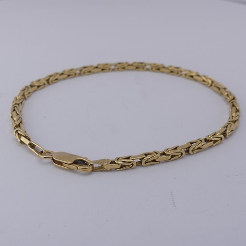 290 - An 18ct yellow gold Bracelet, the fancy links 2.6mm wide, total length 19.5cm, 10.3g.... 