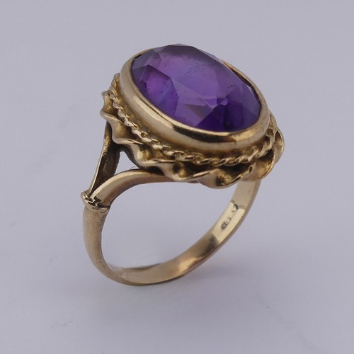 168 - An oval facetted Dress Ring, in 9ct ropetwist mount and shank, Size K, approx. total weight 5.2g.... 