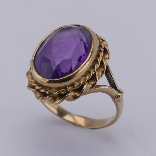 168 - An oval facetted Dress Ring, in 9ct ropetwist mount and shank, Size K, approx. total weight 5.2g.... 