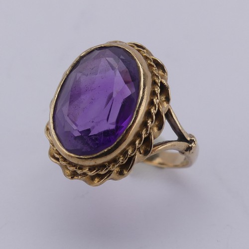 168 - An oval facetted Dress Ring, in 9ct ropetwist mount and shank, Size K, approx. total weight 5.2g.... 