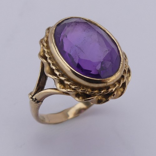 168 - An oval facetted Dress Ring, in 9ct ropetwist mount and shank, Size K, approx. total weight 5.2g.... 