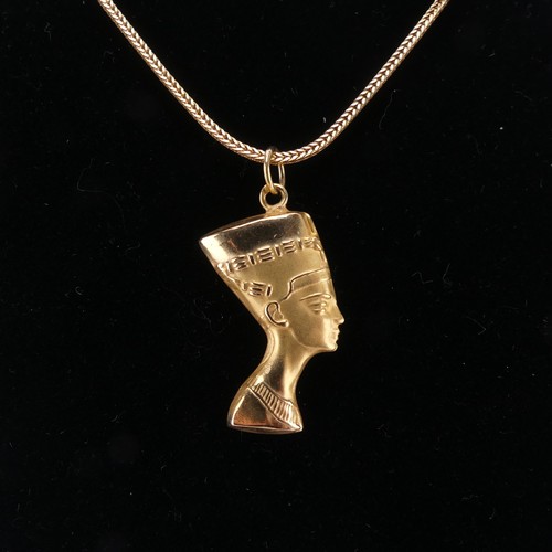 262 - An 18ct yellow gold Nefertiti Pendant / Charm, 25mm long, on an 18ct snakelink chain, 79cm long, tot... 