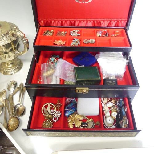 370 - A quantity of Jewellery and Costume Jewellery, including a quantity of 9ct gold, 15.5g, a rolled gol... 