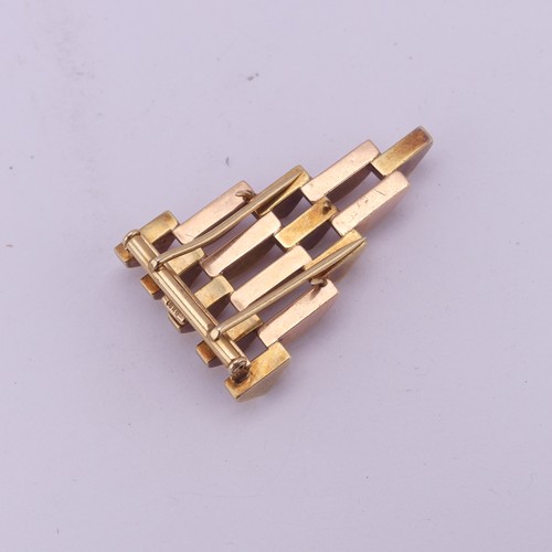 371 - A 14ct two colour gold Cravat Pin, of alternate descending rows of rose and yellow gold, 4cm long, 8... 