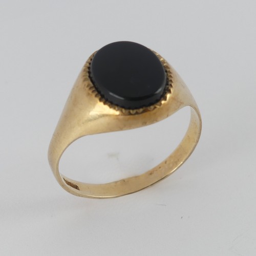 180 - A 9ct yellow gold Signet Ring, the front set oval black onxy, Size V, 3.5g.