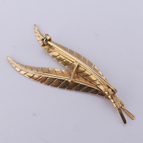 328 - An 18ct yellow gold double leaf Brooch, 5cm long, 4.5g.