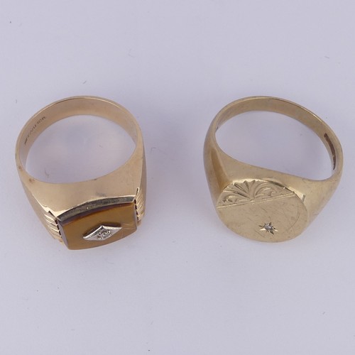 186 - A gentleman's 9ct yellow gold Signet Ring, the oval front gypsy set with a diamond point, Size X, to... 