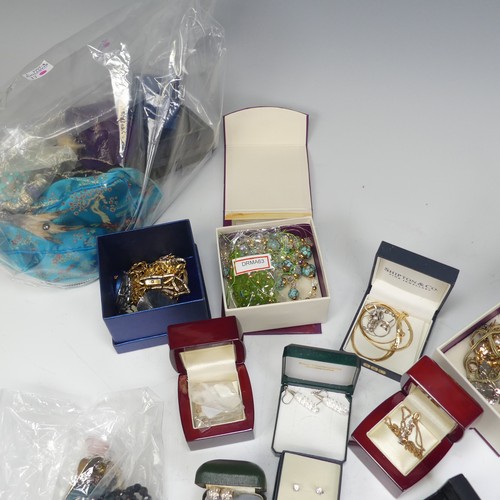 384 - A quantity of Jewellery and Costume Jewellery, including a silver charm bracelet, a silver curb link... 