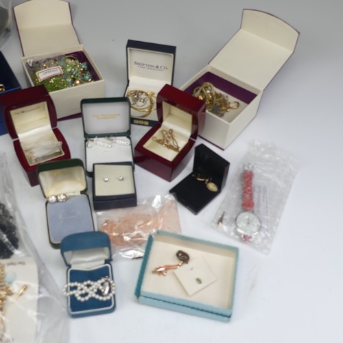 384 - A quantity of Jewellery and Costume Jewellery, including a silver charm bracelet, a silver curb link... 