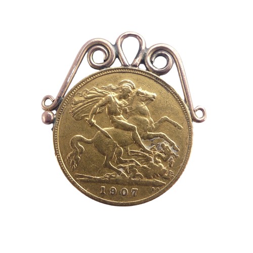 419 - An Edwardian gold Half Sovereign, dated 1907, on soldered pendant mount.