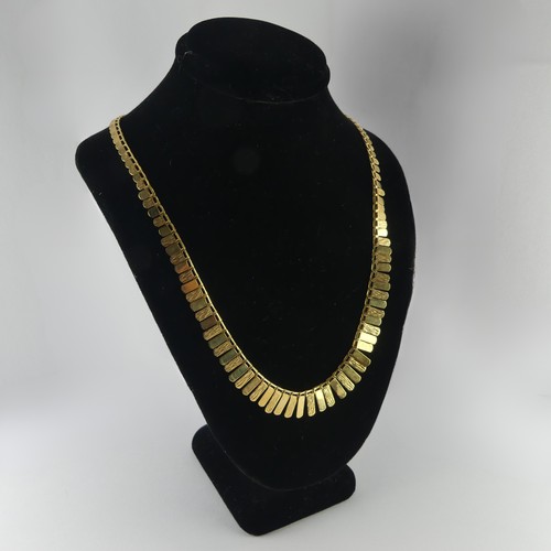 274 - A 9ct yellow gold 'Cleopatra' style fringe Necklace, 42cm long, 6.8g.