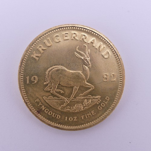 420 - A South African gold Krugerrand, dated 1982.