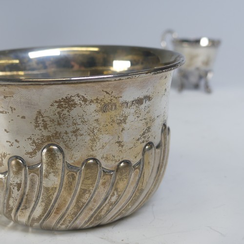 102 - A George V circular silver Sugar Bowl, by George Unite & Sons, hallmarked Birmingham 1914, with ... 