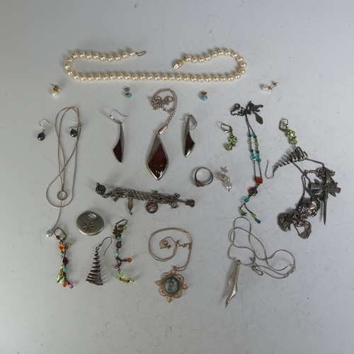 401 - A quantity of Costume Jewellery, including a retro stainless steel Bulova Accutron gentleman's wrist... 