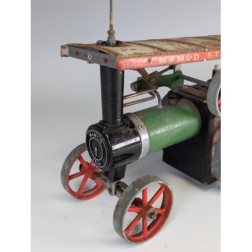 339 - A vintage Mamod live steam model Steam Tractor TE1A Traction Engine, with detachable steering rod.... 