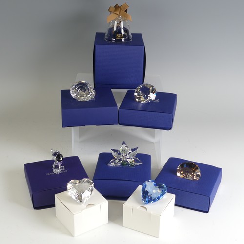 25 - A quantity of Swarovski Crystal Sculptures, including Collector's Club Loyalty Gifts, Anniversary Be... 