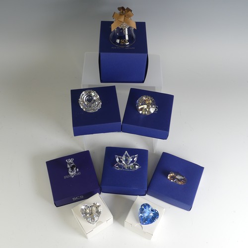 25 - A quantity of Swarovski Crystal Sculptures, including Collector's Club Loyalty Gifts, Anniversary Be... 