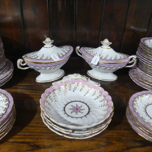 53 - An extensive and fine Chamberlain's Worcester porcelain part Dinner Service, comprising two Comports... 