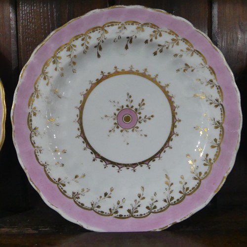 53 - An extensive and fine Chamberlain's Worcester porcelain part Dinner Service, comprising two Comports... 