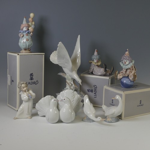 63 - A small quantity of Lladro Figures, to comprise a pair of Doves, H 12.5cm, Lladro Figurine 'Turtle D... 