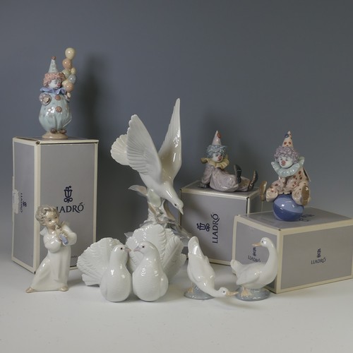 63 - A small quantity of Lladro Figures, to comprise a pair of Doves, H 12.5cm, Lladro Figurine 'Turtle D... 