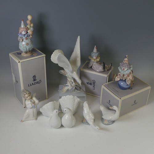 63 - A small quantity of Lladro Figures, to comprise a pair of Doves, H 12.5cm, Lladro Figurine 'Turtle D... 