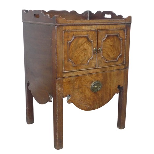 447 - A Georgian mahogany tray top Commode / bedside Cupboard, with two cupboard drawers over pull out dra... 