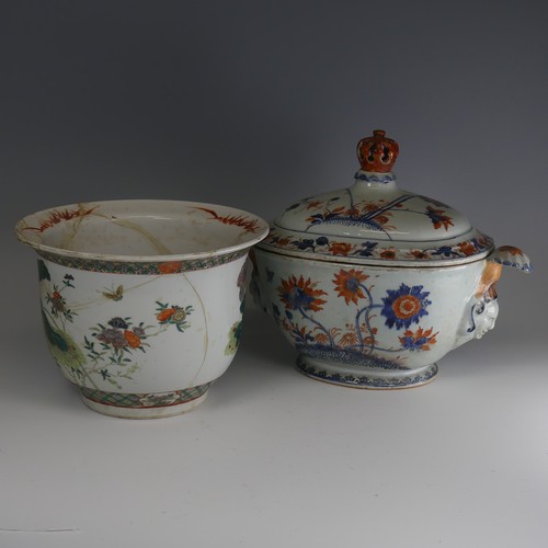 143 - An 18thC Chinese export porcelain Tureen and Cover, decorated in the imari palette with underglaze b... 