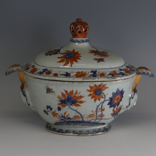 143 - An 18thC Chinese export porcelain Tureen and Cover, decorated in the imari palette with underglaze b... 