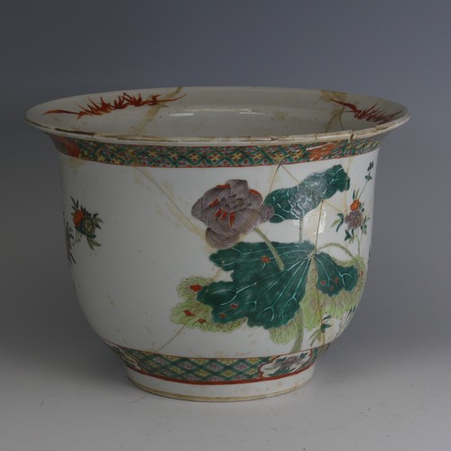 143 - An 18thC Chinese export porcelain Tureen and Cover, decorated in the imari palette with underglaze b... 