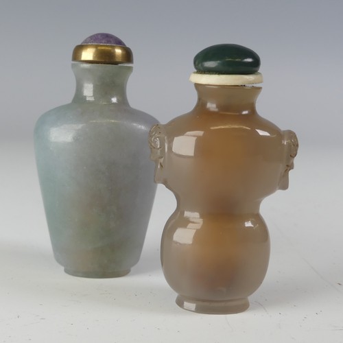 146 - An antique Chinese Jade/Lavender Jade Snuff Bottle, with associated lid, well hollowed, H 7.5cm, tog... 