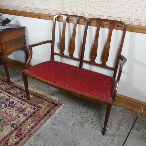 462 - An Edwardian mahogany and inlaid double chair backed Settee, raised on tapering supports, W 101 cm x... 