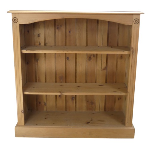 471 - A contemporary pine open Bookcase, rectangular top over two open shelves, raised on plinth base, W 9... 