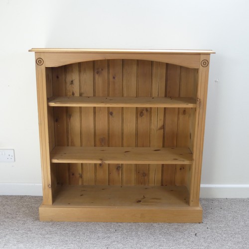 471 - A contemporary pine open Bookcase, rectangular top over two open shelves, raised on plinth base, W 9... 