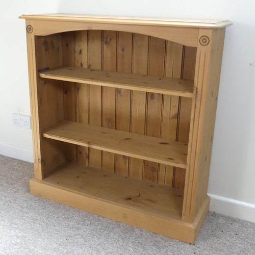 471 - A contemporary pine open Bookcase, rectangular top over two open shelves, raised on plinth base, W 9... 