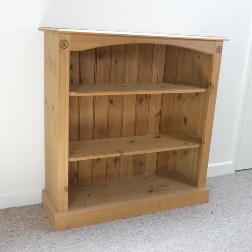 471 - A contemporary pine open Bookcase, rectangular top over two open shelves, raised on plinth base, W 9... 