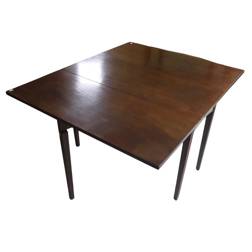 498 - A 19th century mahogany gateleg Table, raised in reeded tapering legs, W 138 cm x H 72 cm x D 108 cm... 